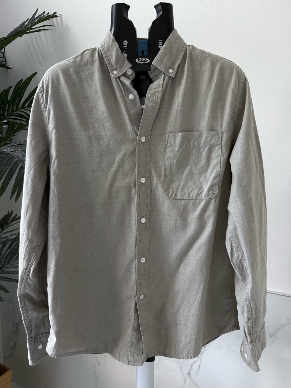 Banana Republic Men's M Taupe Grey Oxford Slim Fit 100% Cotton Button Down Shirt